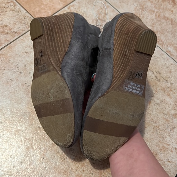 EUC Womens Grey Ankle Boots Wedge Bootoes Grey Size 8 by Report - Picture 5 of 6